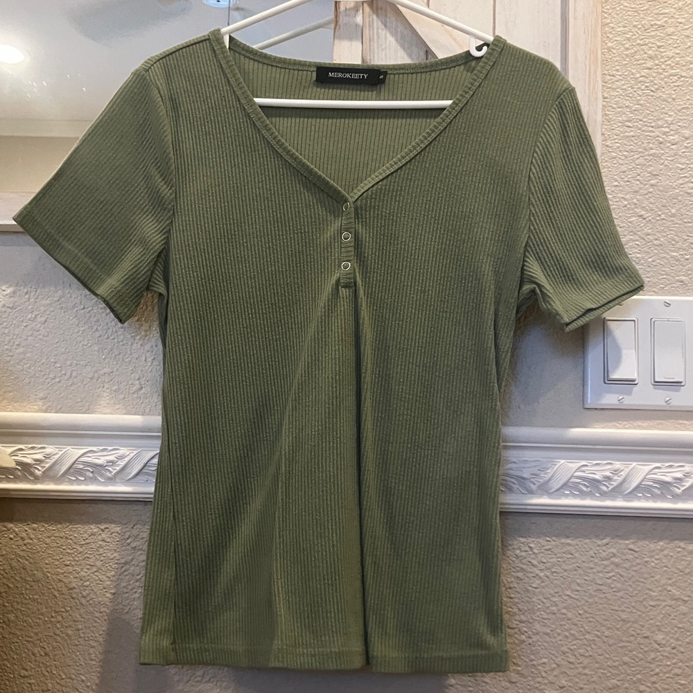 Women’s green top